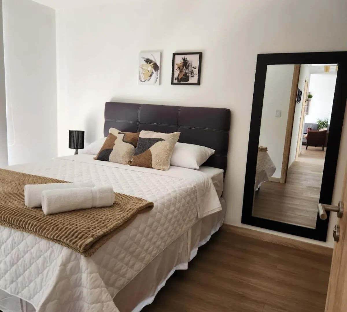Comodo Apartamento En Zona 4 Guatemala City Apartment